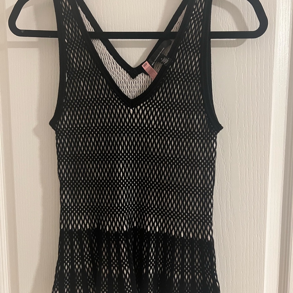 White House Black Market Ladies Small VNeck stretch peplum, black slightly used